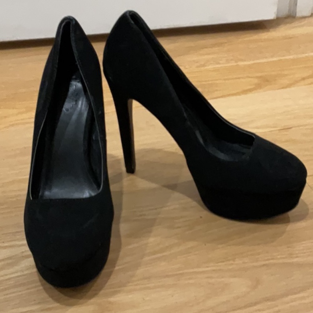 Black Pumps (size 8)